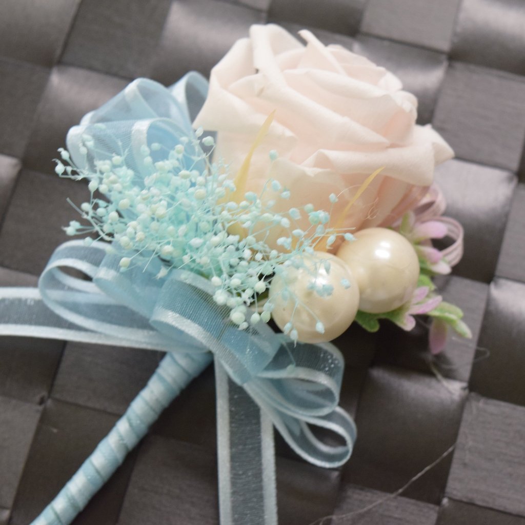 Boutonnieres (B14) - Panna Cotta & Light Blue