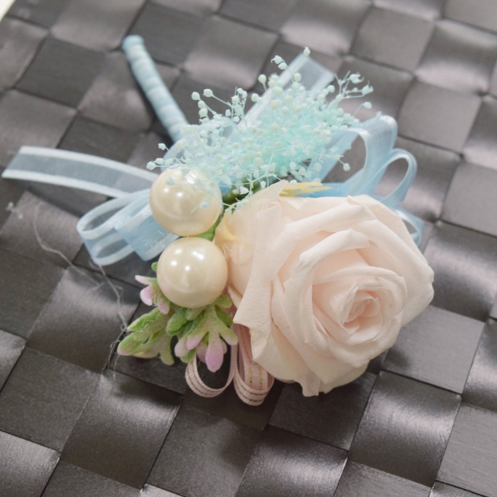 Boutonnieres (B14) - Panna Cotta & Light Blue